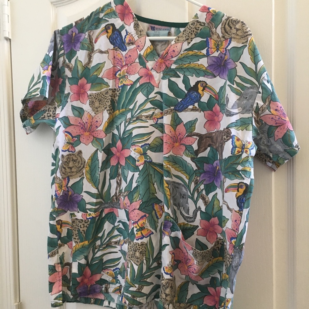 FINAL MARKDOWN Ladies’ White Swan Colorful Scrub Top (S)